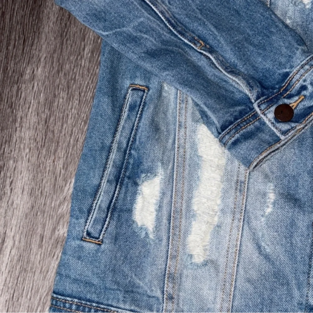 FASHION NOVA Womens Distressed Denim Jacket. Mint condition sz Small!!!